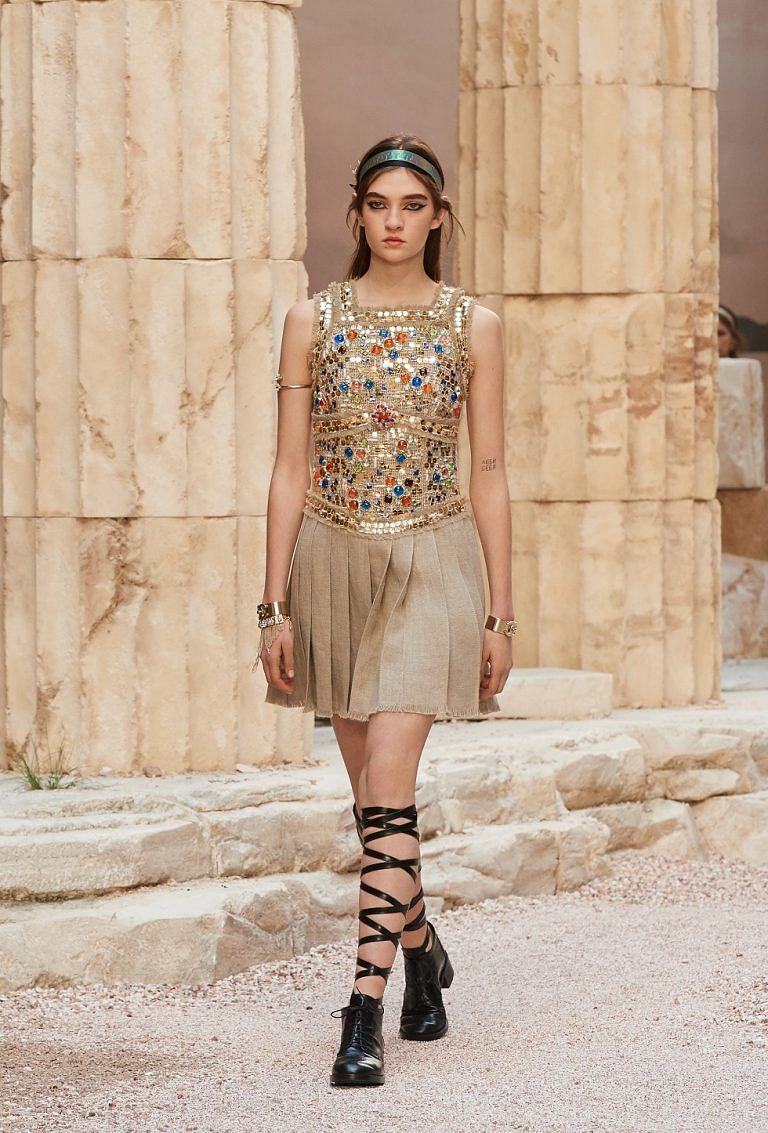 See Every Look From Chanel's Cruise 2018 Collection