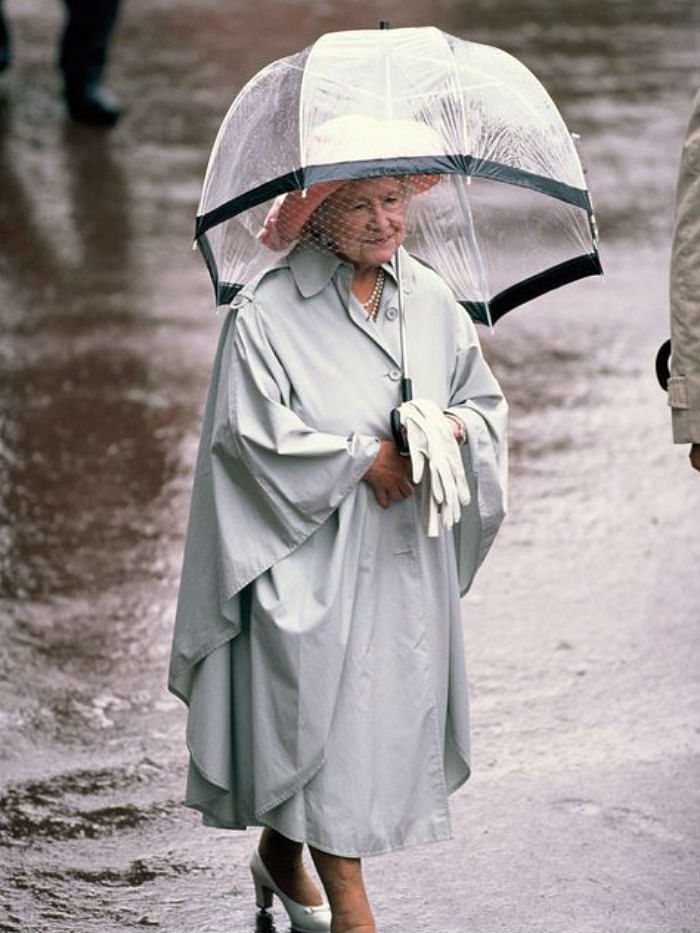 Queen-Mother-Fulton-Birdcage-Umbrella