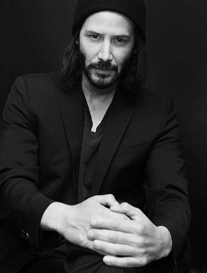 Keanu-Reeves-attends-a-book-signing-at-Waterstones-Piccadilly.--700x921.jpg