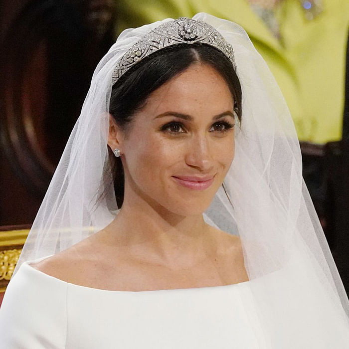 hbsg-meghan-markle-stands-at-the-altar-during-her-wedding-in-st-news