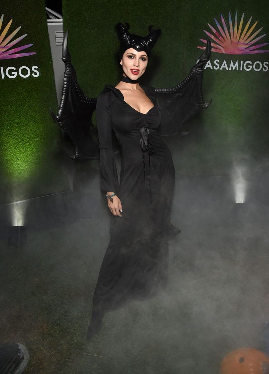 eiza-gonzalez-attends-the-2019-casamigos-halloween-party-on-news-photo-1572112614-863x1200.jpg