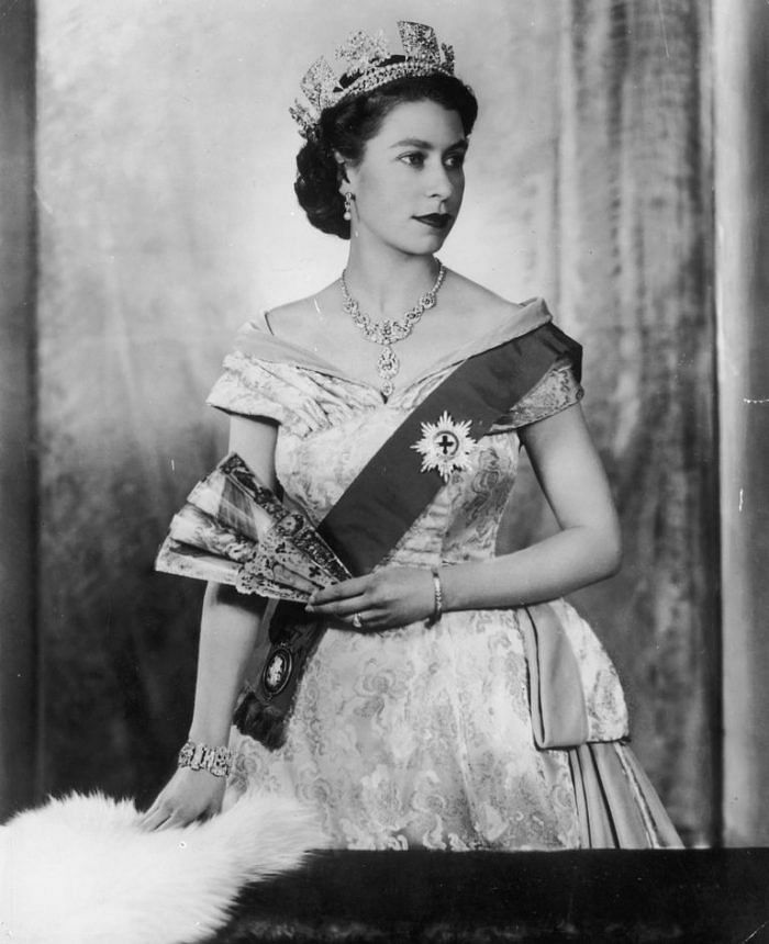 Queen Elizabeth II wears the necklace circa 1955.