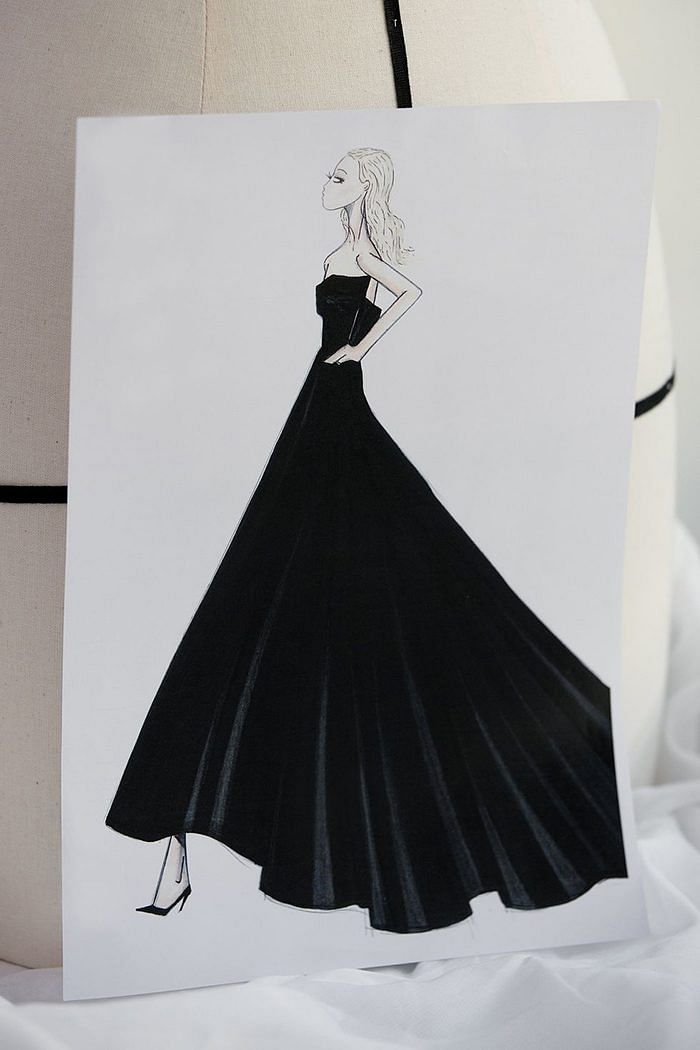 Jennifer Aniston's Dior Dress Took 200 Hours To Make