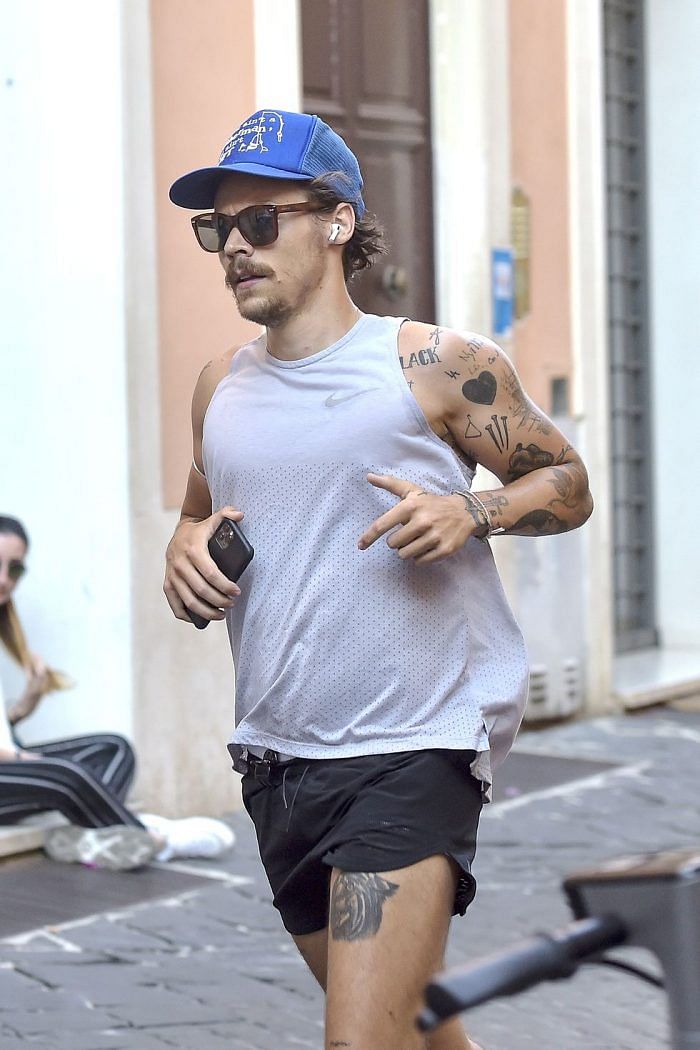 Twitter Is Swooning over Harry Styles Jogging in Italy