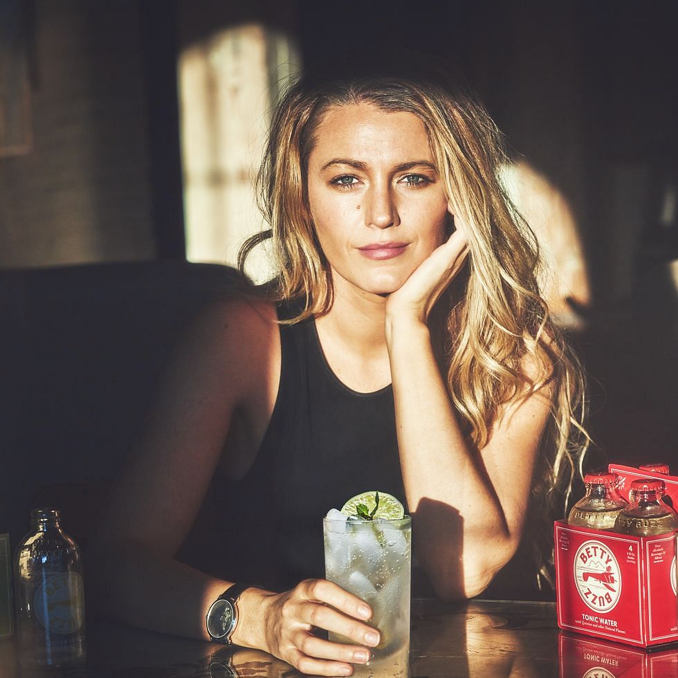 Blake Lively Mixes Up A Mean Holiday Mocktail 