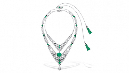 This Cartier Necklace’s Secret Ability To Transform Is What Sets It Apart From The Pack 