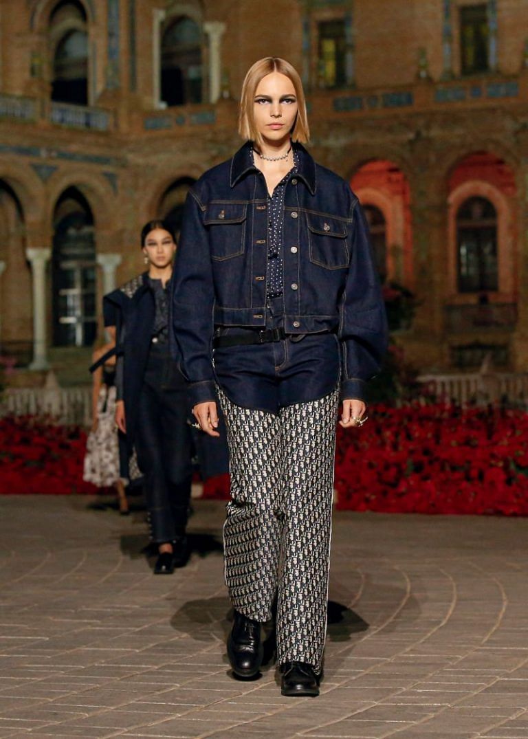 Dior Alps Cruise 2022 - RUNWAY MAGAZINE ® Official