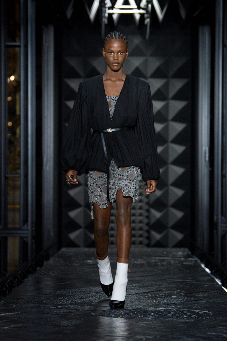 NewJeans' Hyein Puts a Twist on Latte Makeup At The Louis Vuitton Spring  Summer 2024 Show - EnVi Media