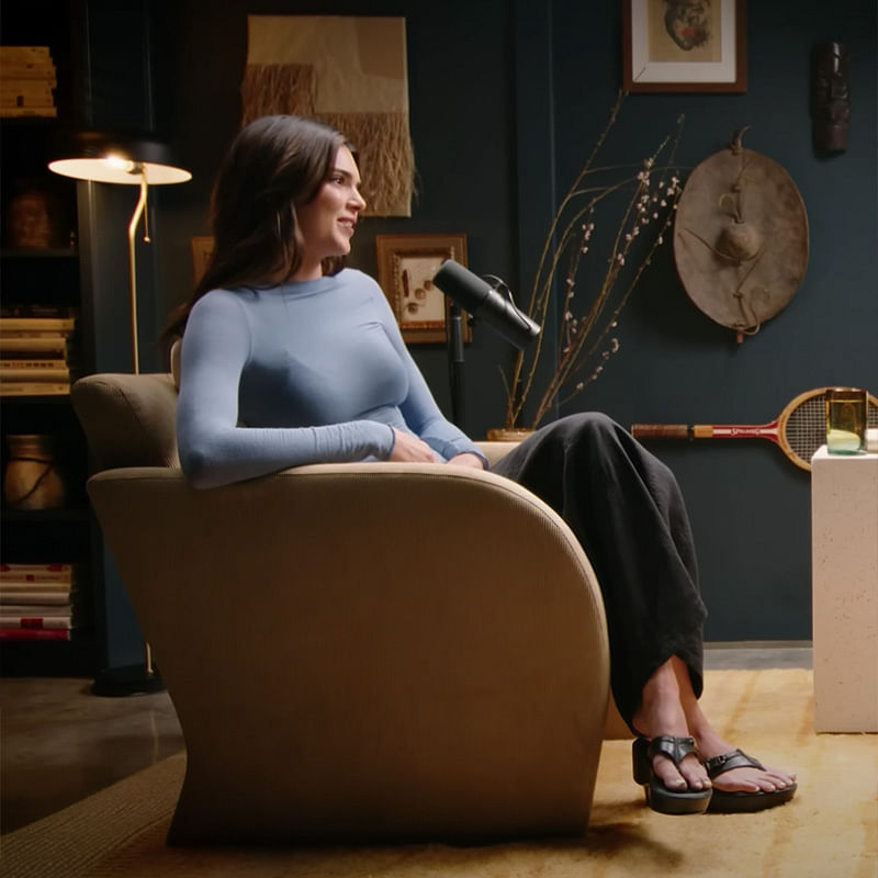 Jenner sat down for her podcast appearance in a slate blue version of Intimissimi’s top, with a black skirt and platform sandals.