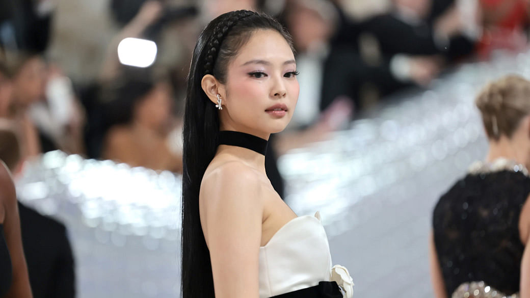 BLACKPINKs Jennie Makes a Statement at Cannes 2023 in a Gorgeous Chanel  Dress See Photos  News18