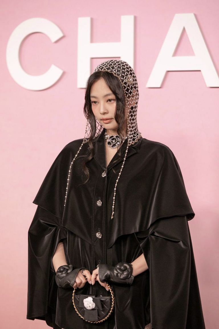 230601 BLACKPINK Jennie  CHANEL 202223 Métiers Dart Collection Show in  Tokyo  kpopping