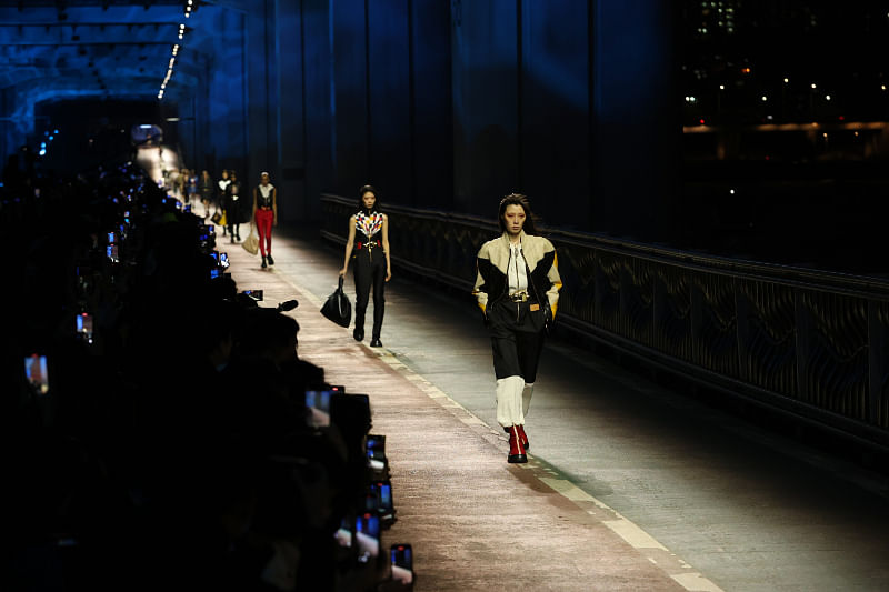 Louis Vuitton's Pre-Fall 2023 Show in Seoul: A Spectacular Collaboration  with 'Squid Game' Director