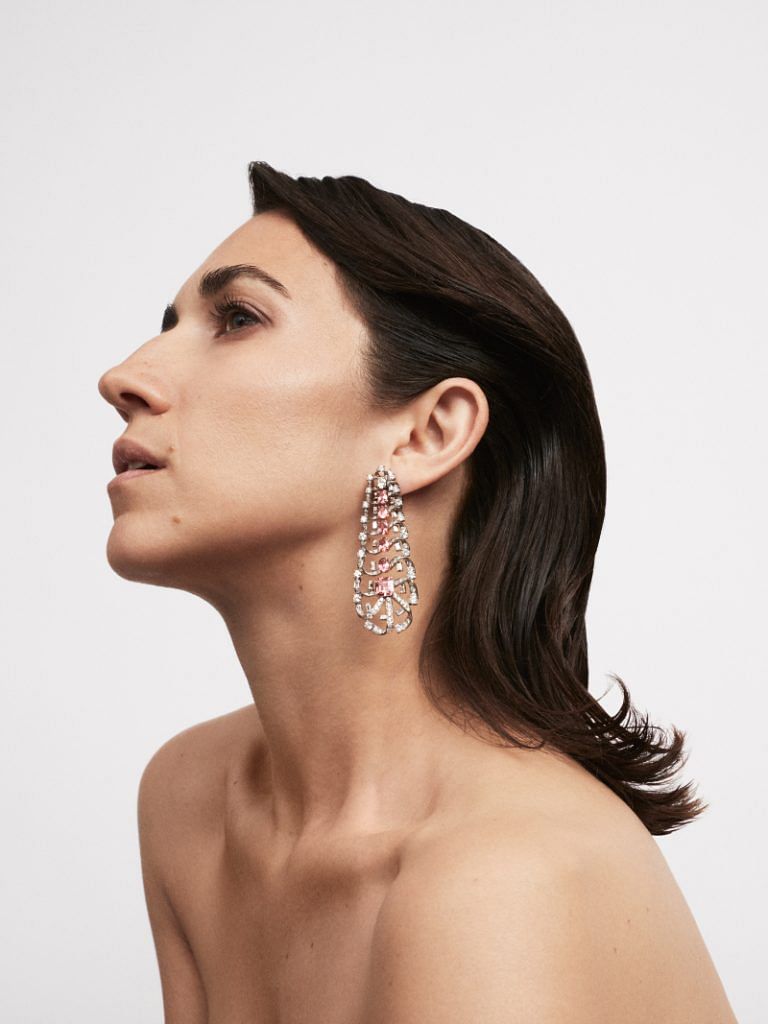 Delfina Delettrez Fendi wearing the Unadarum earring