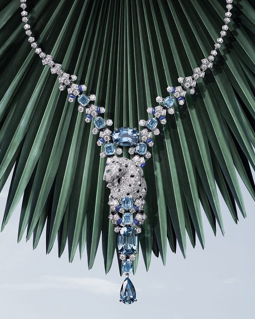Panthère Givrée necklace in white gold with aquamarines, lapis lazuli, onyx, emerald and diamonds